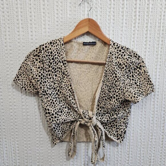 Brandy Melville Cheetah Print Front Tie Rae Crop Top Size Small One Size - Picture 11 of 11